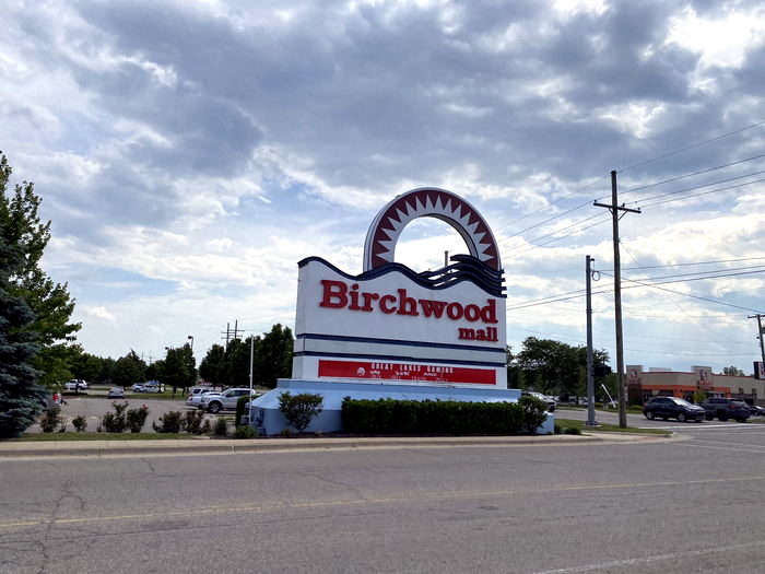 AMC Birchwood 10 - June 11 2022 Photo (newer photo)